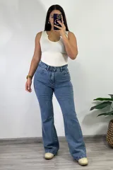 Pantalón de jean Oxford de tiro alto, color celeste claro.