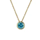 Collar dorado con dije circular con circonita de colores.