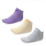 Pack de tres pares de medias New Balance invisibles, en colores lila, beige y gris.
