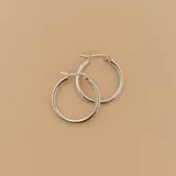 Aros tipo argolla de plata 925, de 25mm de diámetro y 3mm de ancho.