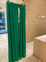 Pantalón palazzo color ladrillo, de morley de viscosa, con cintura elastizada y cordón blanco ajustable.