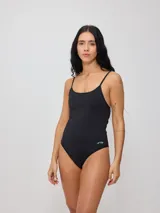 Malla entera negra con breteles finos.