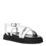 Sandalias blancas con tiras finas cruzadas y suela track color negro.
