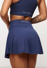 Pollera short deportiva negra con short interno y bolsillos laterales.