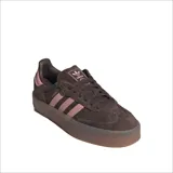 Championes Adidas Sambae W color marrón con las tres tiras laterales en rosa.