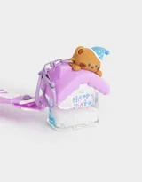 Llavero con dije de casita transparente con un oso adentro y un strap de silicona con la palabra "Happy".