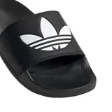 Ojotas Adidas Adilette Lite negras con logo blanco.
