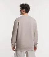 Buzo deportivo negro de poliéster con cuello redondo y mangas largas.