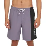 Short de baño color violeta con panel lateral negro y logo estampado en blanco.