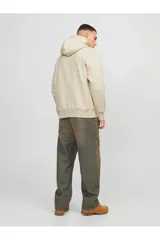 Canguro color crema con capucha y cordones ajustables. Estampado en relieve con la palabra "ORIGINAL" y el logo de la marca Jack & Jones.