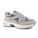 Championes urbanos American Sport Dora, color gris con detalles en blanco y negro. Capellada de malla y material sintético, con logo en el lateral. Suela de goma con cámara de aire.