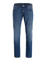 Jean azul de tiro regular, corte tapered y diseño clásico de cinco bolsillos.