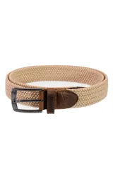 Cinturón elastizado color beige con diseño trenzado y hebilla metálica color plomo.