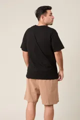 Bermuda azul marino de corte suelto en friza melange, con cintura elástica, cordón de ajuste y bolsillos laterales.