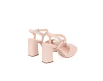 Sandalias color nude con plataforma de 2 cm y taco de 10 cm.