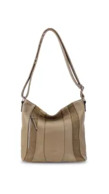 Cartera bandolera color marrón, con división al medio, cierre metálico frontal y trasero, además de correa regulable.