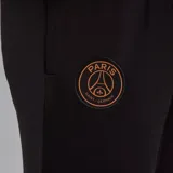 Pantalón largo de entrenamiento Nike FC Paris Saint-Germain, color negro con detalles en rosa. Presenta logo de Jordan y escudo del PSG.