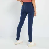 Jegging azul de talle alto con cintura elástica y diseño ajustado.