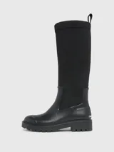 Botas de agua Calvin Klein Jeans negras, de caña alta y suela track. Fabricadas en goma y neopreno.