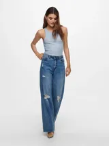 Musculosa celeste acanalada de algodón orgánico con cuello redondo.