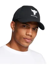 Gorro negro Under Armour Project Rock Trucker con logo de toro blanco bordado en el frente y texto "Project Rock" debajo.
