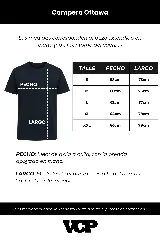 Campera negra con la parte superior de tela tipo rompevientos con dos bolsillos con solapa y la parte inferior de micro polar. Tiene cierre frontal y cuello alto.