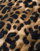 Chaleco con estampado animal print, con lazos para atar en el cuello y en la cintura.