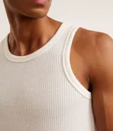 Musculosa masculina de poliéster y algodón, color blanco, con cuello redondo y textura flamê.