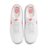 Championes Nike Court Vision Lo NN de hombre, color blanco con detalles en naranja.