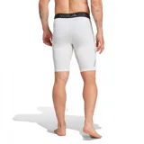 Short deportivo blanco de compresión, con cintura elástica negra con logo Adidas Techfit y logo de Adidas estampado en la pierna.