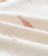 Camisa de manga corta con cuello inglés y estampado de espinas de pez.