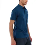 Polo de hombre Columbia Tech Trail, color blanco, de manga corta, con logo bordado en el pecho. Confeccionada en tejido hidroabsorbente Omni-Wick™ con elastano.