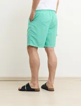 Short de baño color verde agua.