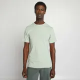 Remera verde jade de corte slim fit y cuello redondo.
