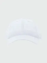 Gorra de béisbol blanca con logo bordado en el frente.