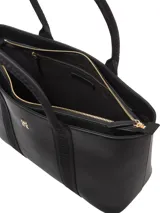 Bolso tipo tote negro de Tommy Hilfiger con cierre de cremallera, doble asa superior con inscripción de la marca y logo dorado en el frente.