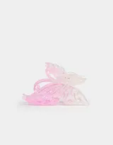 Broche para el pelo en forma de mariposa de plástico transparente con detalles florales grabados.