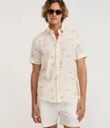 Camisa de manga corta con cuello inglés y estampado de espinas de pez.