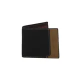 Billetera de cuero para hombre, color negro con interior marrón y detalle frontal en cuero color tostado con el logo de la marca.