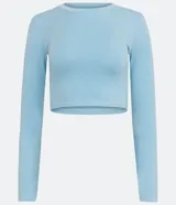 Blusa cropped celeste de algodón con cuello redondo y mangas largas.