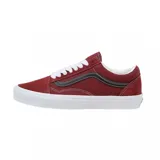 Zapatillas Vans Old Skool color borgoña con la clásica banda lateral en cuero negro y suela blanca.