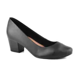 Zapato de vestir Usaflex Sofia de cuero sintético negro, con punta redondeada y taco cuadrado bajo.