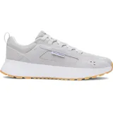 Championes urbanos Under Armour Street Mirage color gris claro, con capellada de malla y detalles en gamuza. Entresuela blanca y suela de goma color caramelo.