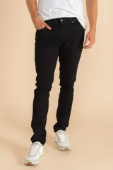 Pantalón de jean negro de corte ajustado.