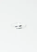 Anillo de plata 925 con diseño liso y ovalado, de talle ajustable.