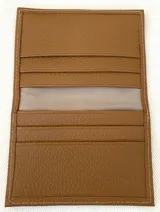 Tarjetero de cuero vacuno color azul con seis ranuras para tarjetas.