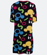 Camisón corto negro de viscolycra con estampado de Mickey Mouse, cuello redondo y mangas cortas con ribete rojo.