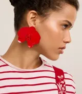 Maxi aros con forma de orquídea esmaltada color rojo.