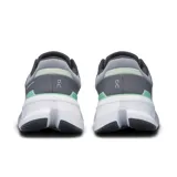 Championes de running On Cloudrunner 2, color gris, celeste y blanco, con cordones color verde agua.