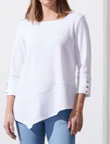 Blusa verde manzana en tejido acanalado, marca Ruby Rd, con mangas 3/4 con abertura y botones, y ruedo asimétrico.